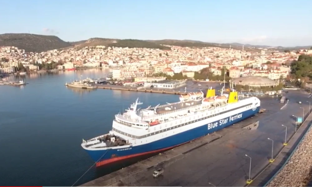 Γυναίκα γλίστρησε και έπεσε στη θάλασσα ενώ επιβιβαζόταν στο πλοίο στο λιμάνι της Μυτιλήνης